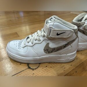 Women’s Nike Air Force 1 size 7.5
